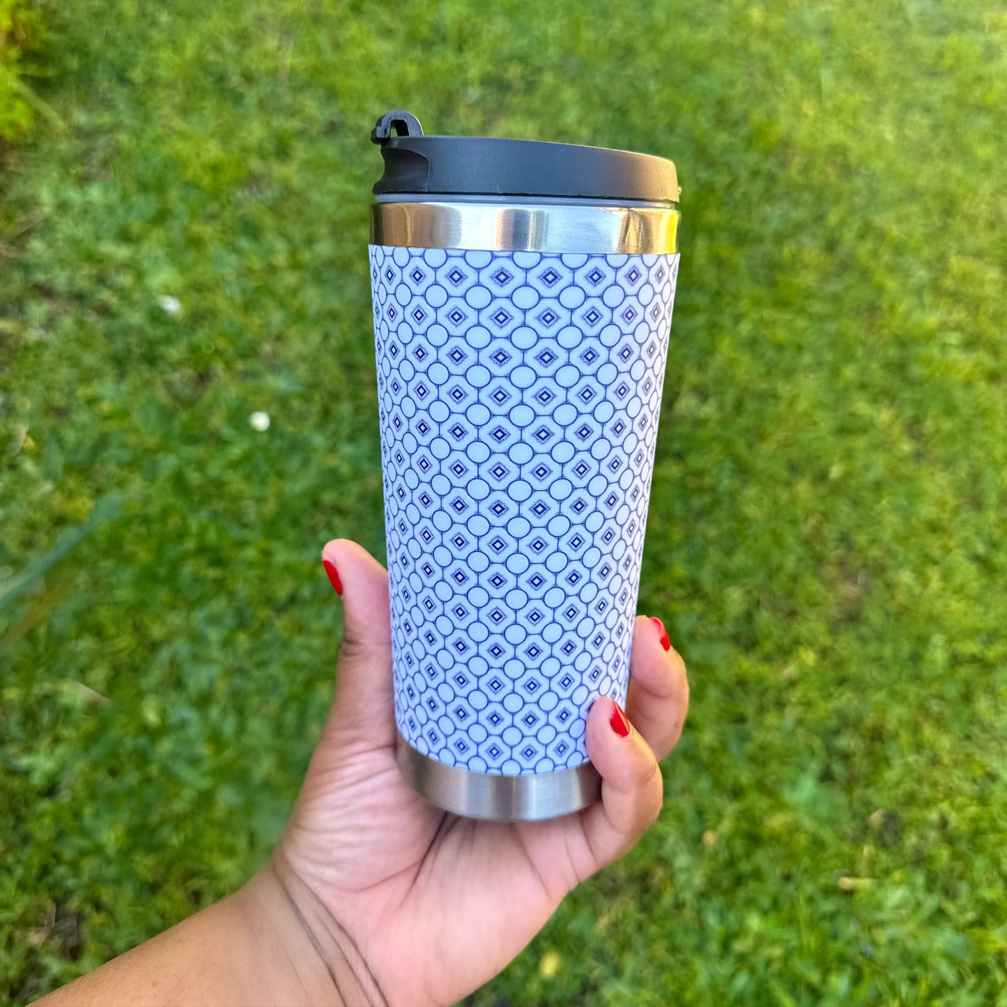 Thermal Flask for the coffee and tea lover. elegantly patterned white and blue design. Height 17.5cm Matt black lid. (2)