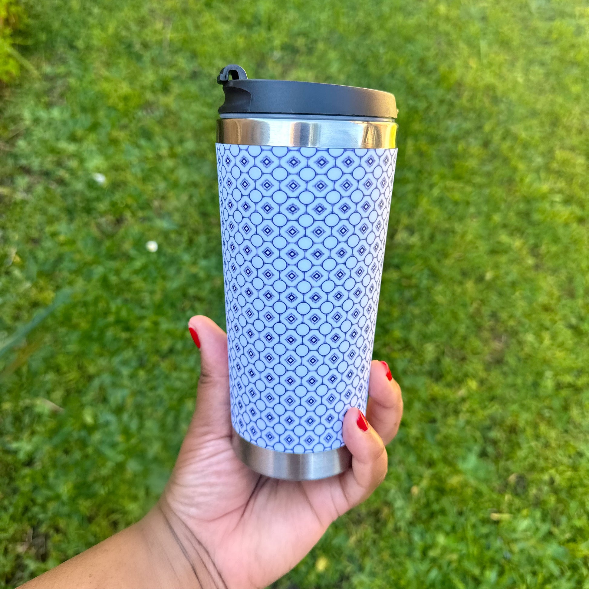 Thermal Flask for the coffee and tea lover. elegantly patterned white and blue design. Height 17.5cm Matt black lid. (2)